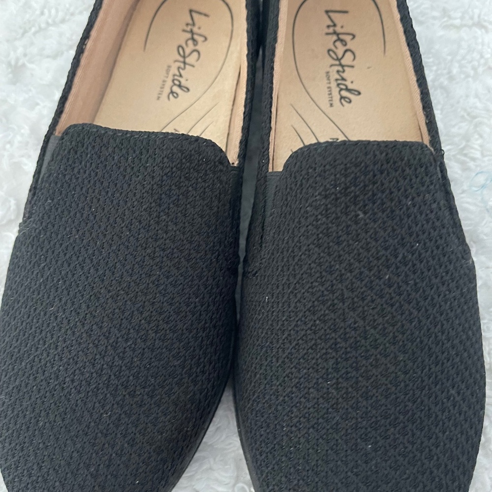 LIFE STRIDE BLACK 7 1/2 SHOE